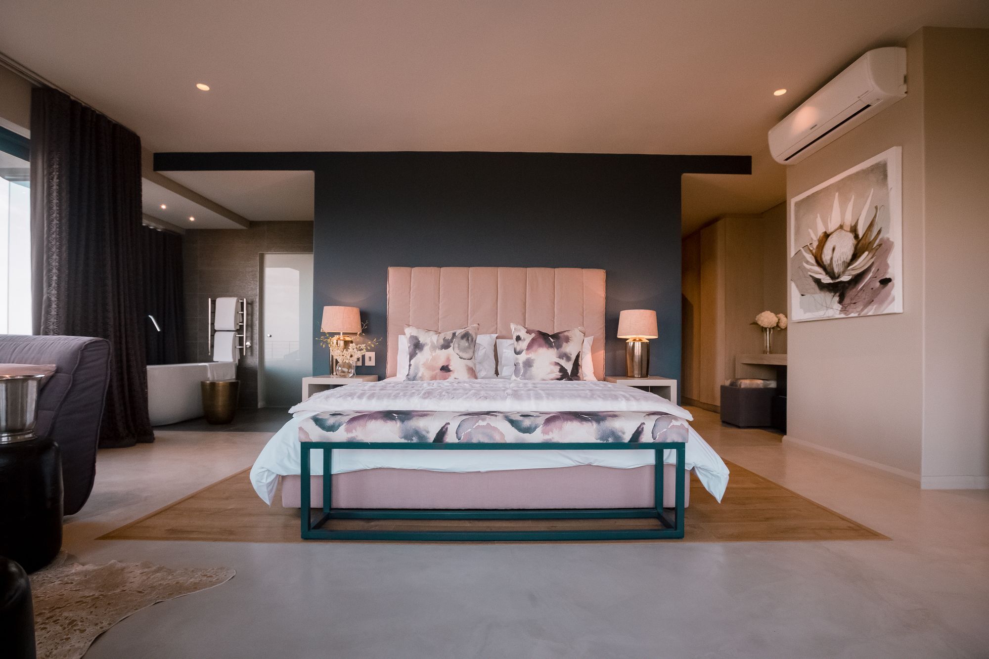 Sky Villa Boutique Hotel By Raw Africa Collection Plettenberg Bay Eksteriør bilde A bedroom at the Cape Town edition